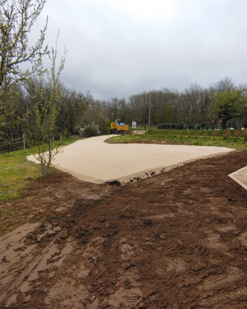 amenagement-exterieur-cour-plateforme-empierree-dordogne-2024-04-psg