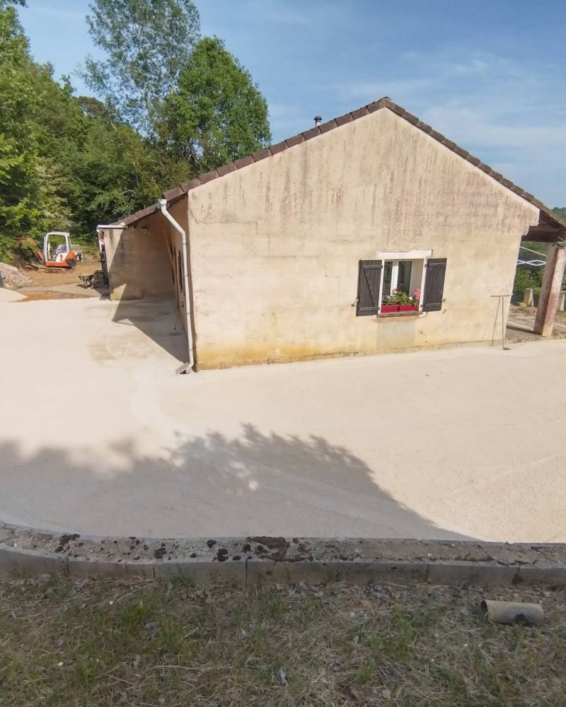 amenagement-exterieur-dalle-beton-caniveaux-0-10-dordogne-2017-01-psg