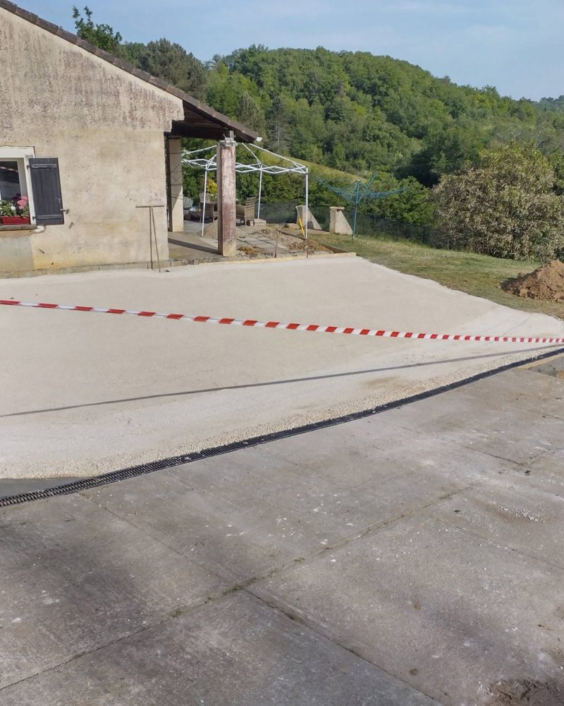 amenagement-exterieur-dalle-beton-caniveaux-0-10-dordogne-2017-04-psg