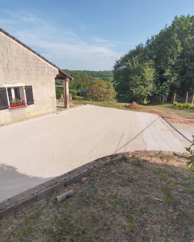 amenagement-exterieur-dalle-beton-caniveaux-0-10-dordogne-2017-05-psg