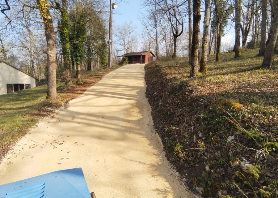 amenagement-exterieur-empierrement-0-10-caniveaux-grezelou-2025-02