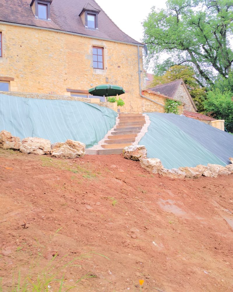 amenagement-exterieur-talus-escalier-dordogne-2022-01-psg