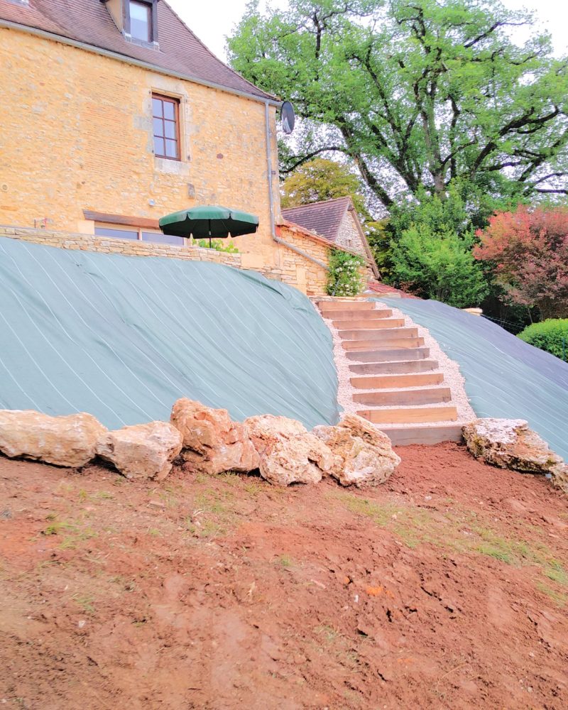 amenagement-exterieur-talus-escalier-dordogne-2022-03-psg